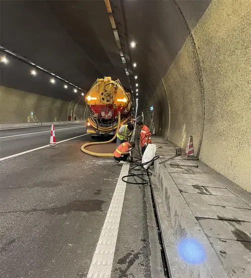 邻水隧道排水渠清淤